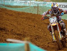 开云体育平台APP-威廉姆斯鏖战法拉利，阿隆索雨中绽放的‘非典型’高光