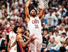 开云官网-热火队意外失利，需加强防守端表现