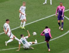 开云体育中国-包含欧国联战况激烈，各队展现出色表现的词条