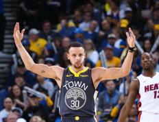 开云体育中国-包含拉塞尔砍下关键一球，勇士险胜独行侠的词条