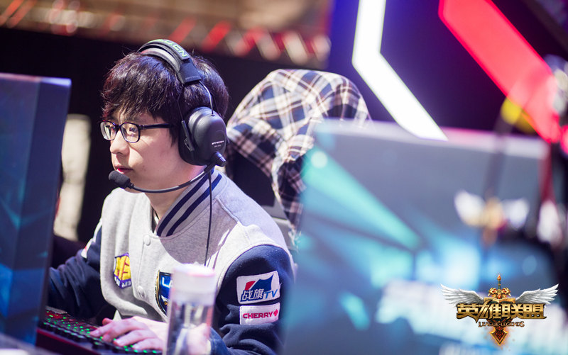 开云体育中国-MAD绝杀EDG，Crisp完成史诗逆转峡谷大战半决赛，强势挺进下一轮