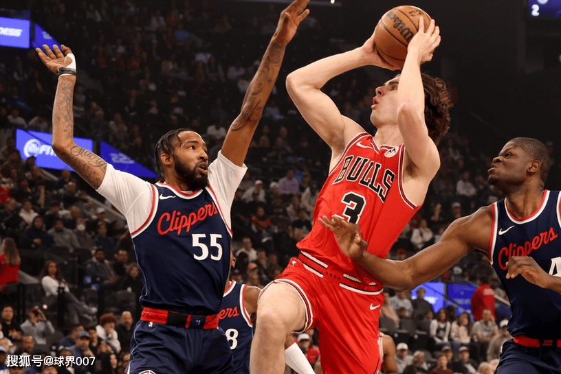 开云APP-快船战胜公牛，小卡独得32分