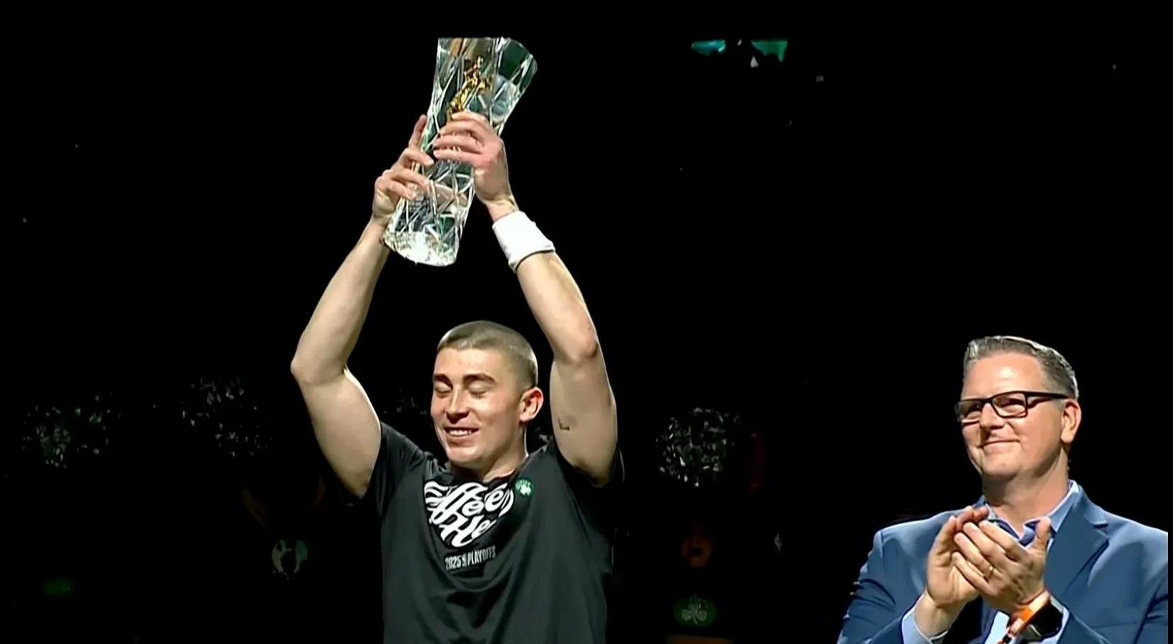 开云体育中国-比尔砍下40+凯尔特人逆转晋级