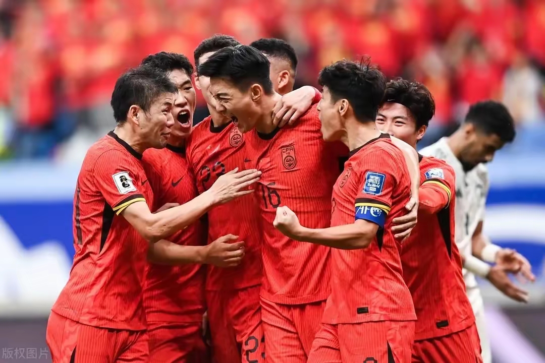 开云体育登录-足球比赛中各支球队争夺胜利,意志坚定