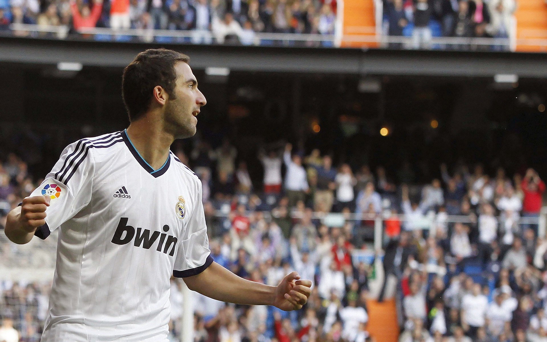 开云体育在线-一箭穿心,南美魂魄击穿红黑铠甲,奥亚尔萨瓦尔关键节点连续得分