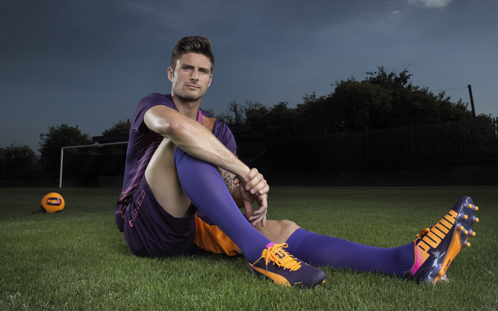 开云体育在线-中场魔术师与速度之王的雨夜狂想曲，当莫德里奇亲临F1街道赛