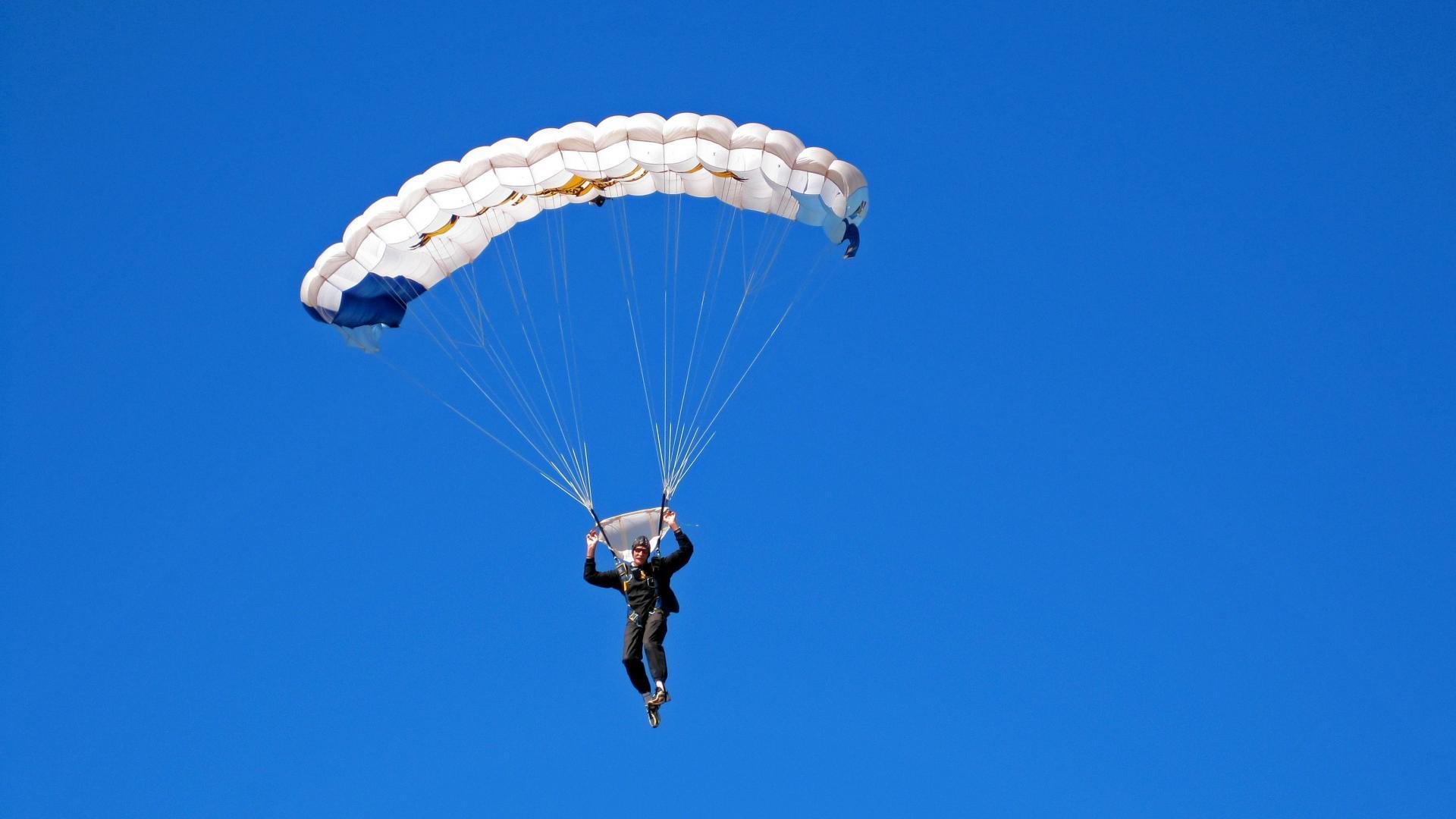 开云平台-英超争冠之夜,唯一的冠军只有一个,而布伦森的演出完美无瑕